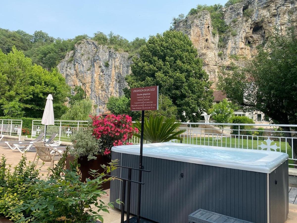 Logis Hotels - Hotel Restaurant Domaine Les Falaises 마텔 외부 사진