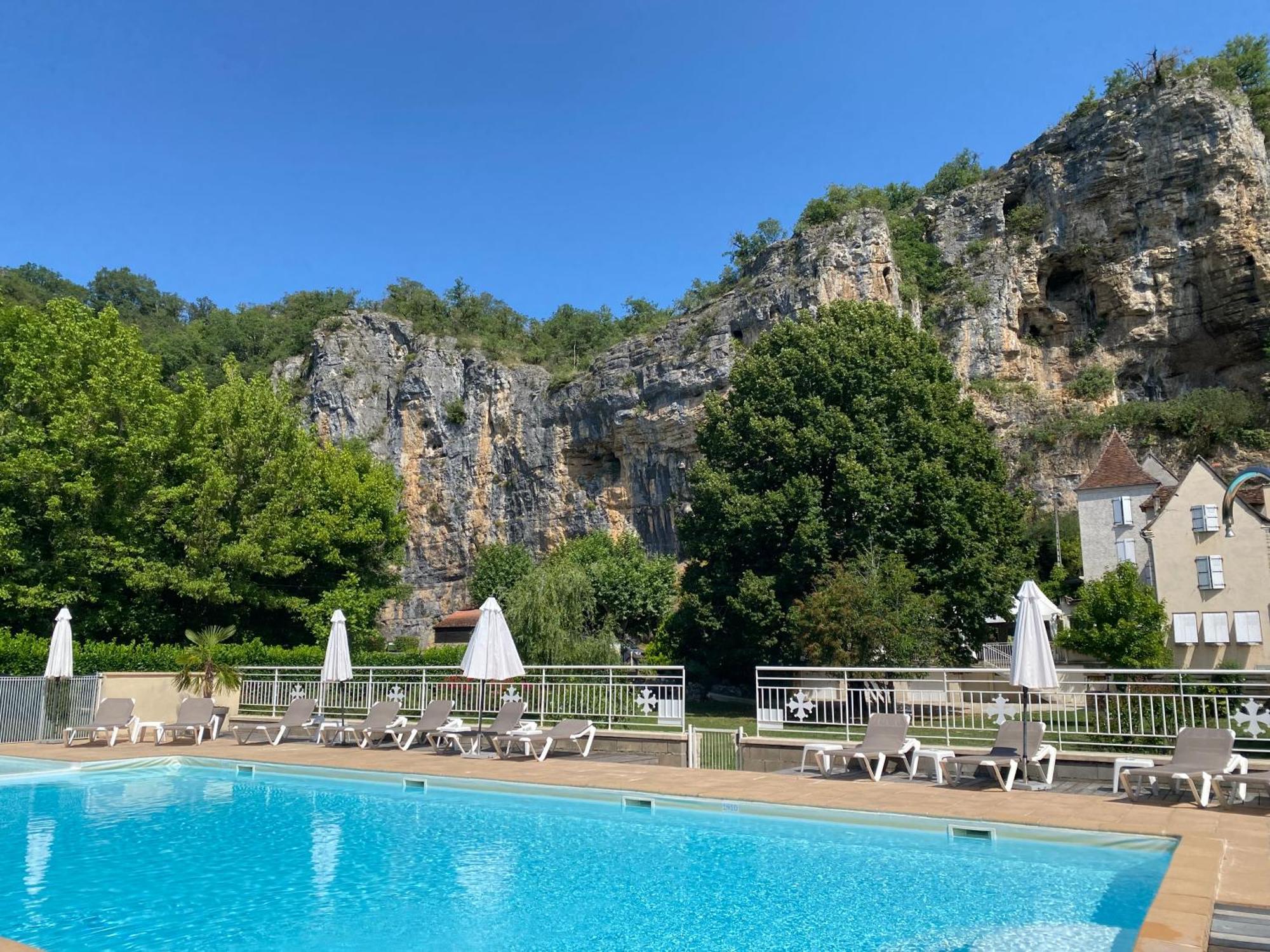 Logis Hotels - Hotel Restaurant Domaine Les Falaises 마텔 외부 사진