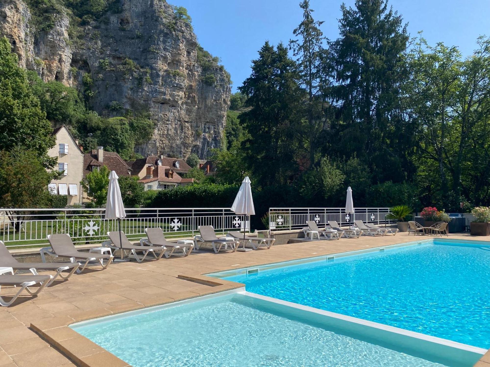 Logis Hotels - Hotel Restaurant Domaine Les Falaises 마텔 외부 사진