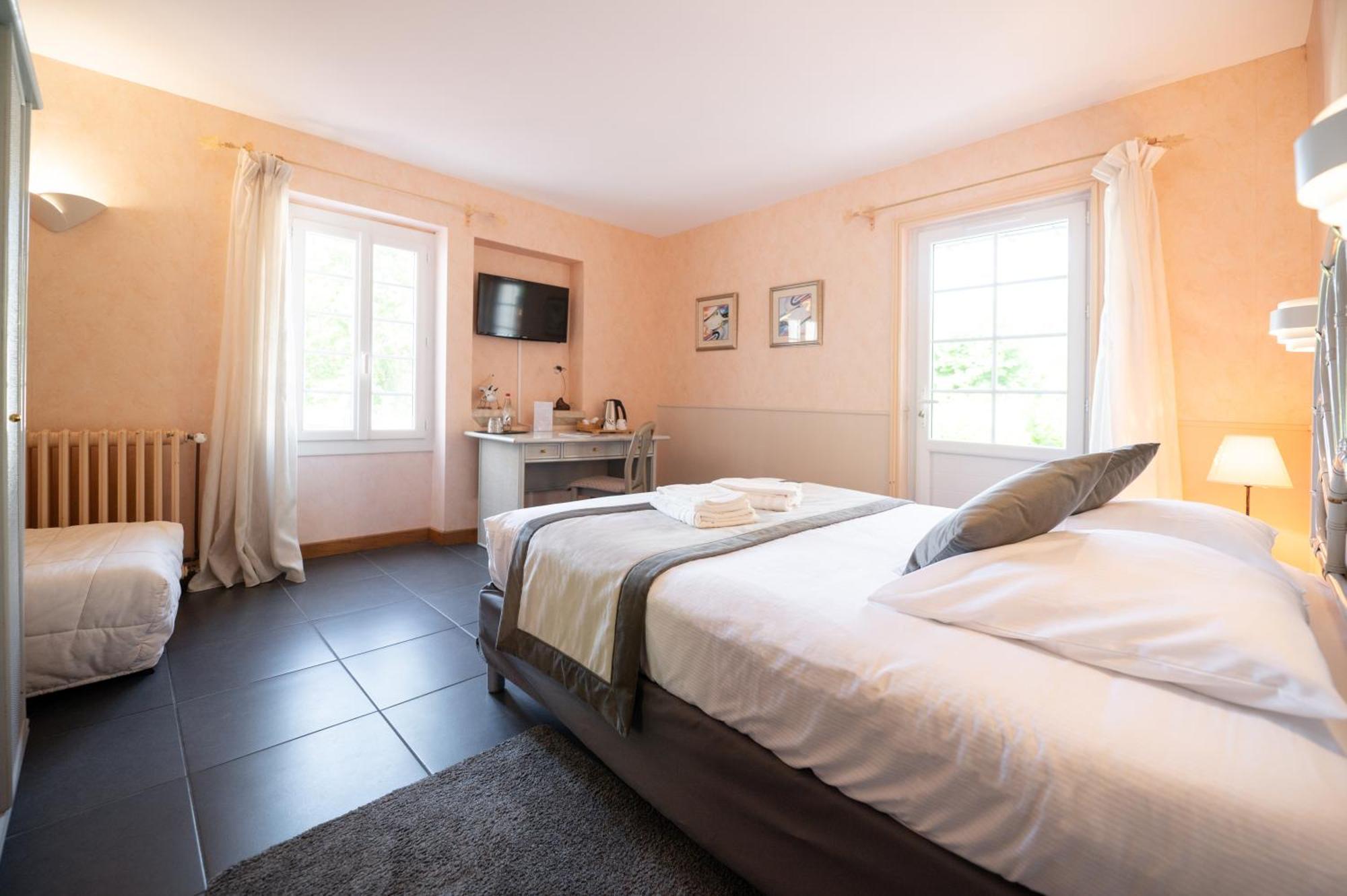 Logis Hotels - Hotel Restaurant Domaine Les Falaises 마텔 외부 사진