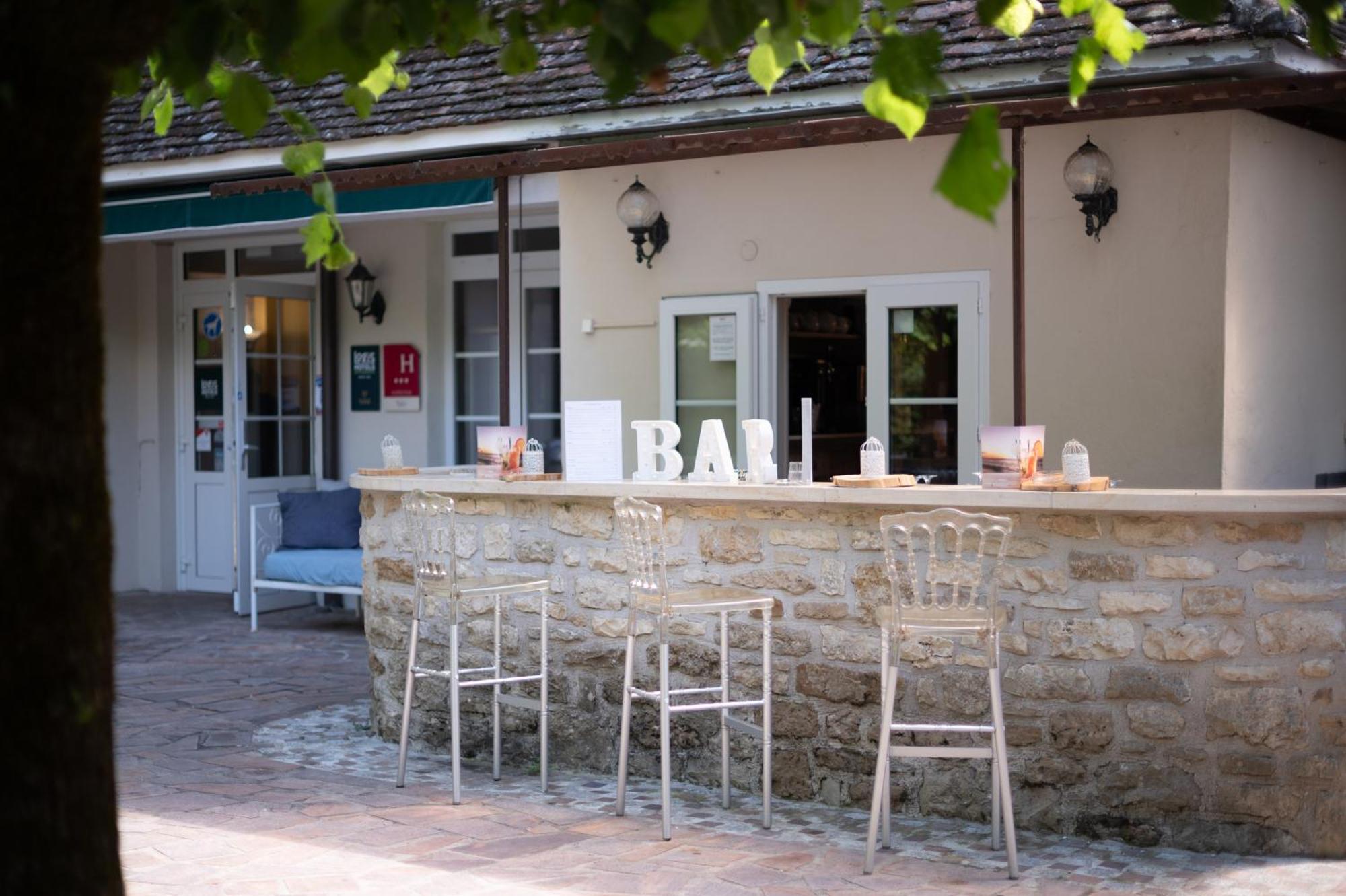 Logis Hotels - Hotel Restaurant Domaine Les Falaises 마텔 외부 사진