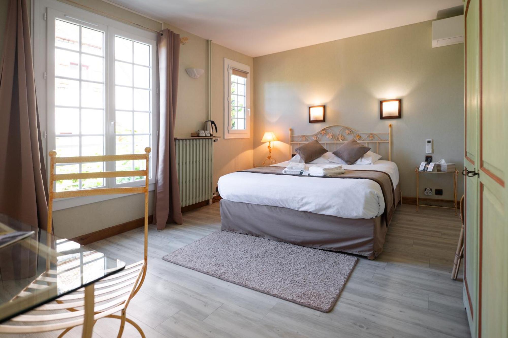 Logis Hotels - Hotel Restaurant Domaine Les Falaises 마텔 외부 사진