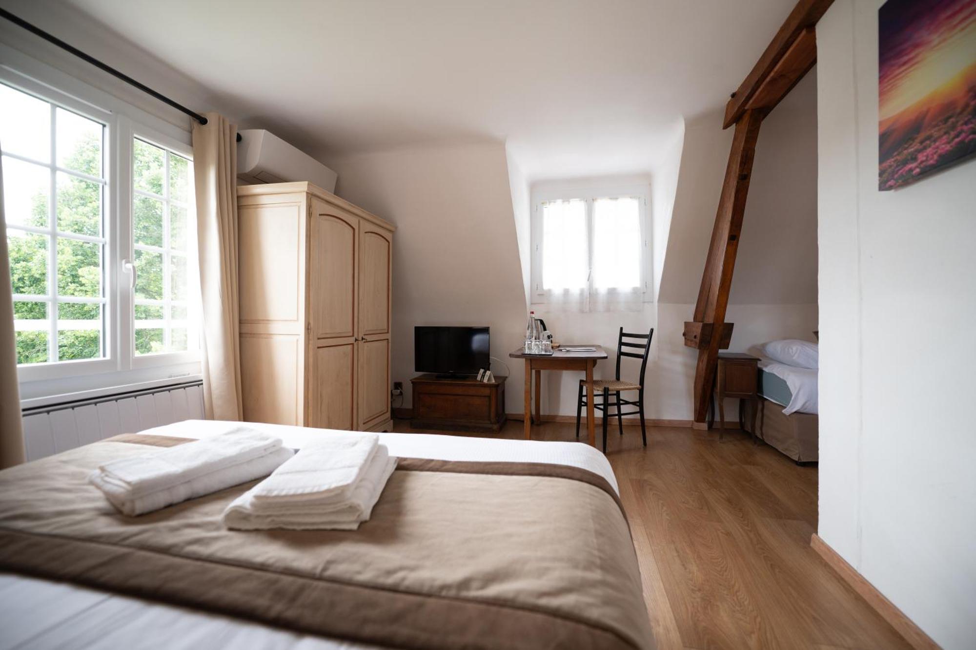 Logis Hotels - Hotel Restaurant Domaine Les Falaises 마텔 객실 사진