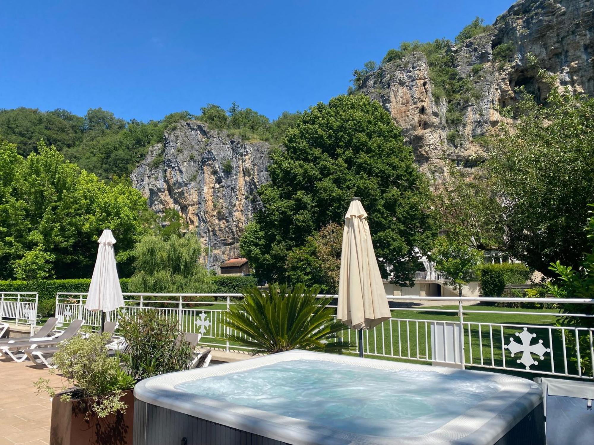 Logis Hotels - Hotel Restaurant Domaine Les Falaises 마텔 외부 사진