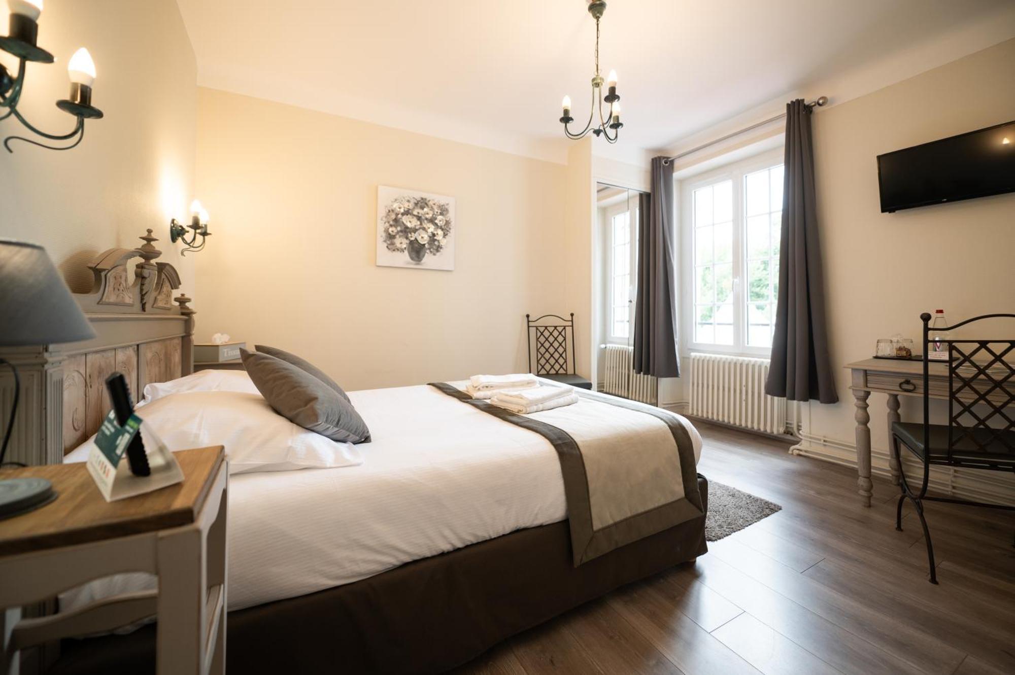 Logis Hotels - Hotel Restaurant Domaine Les Falaises 마텔 객실 사진