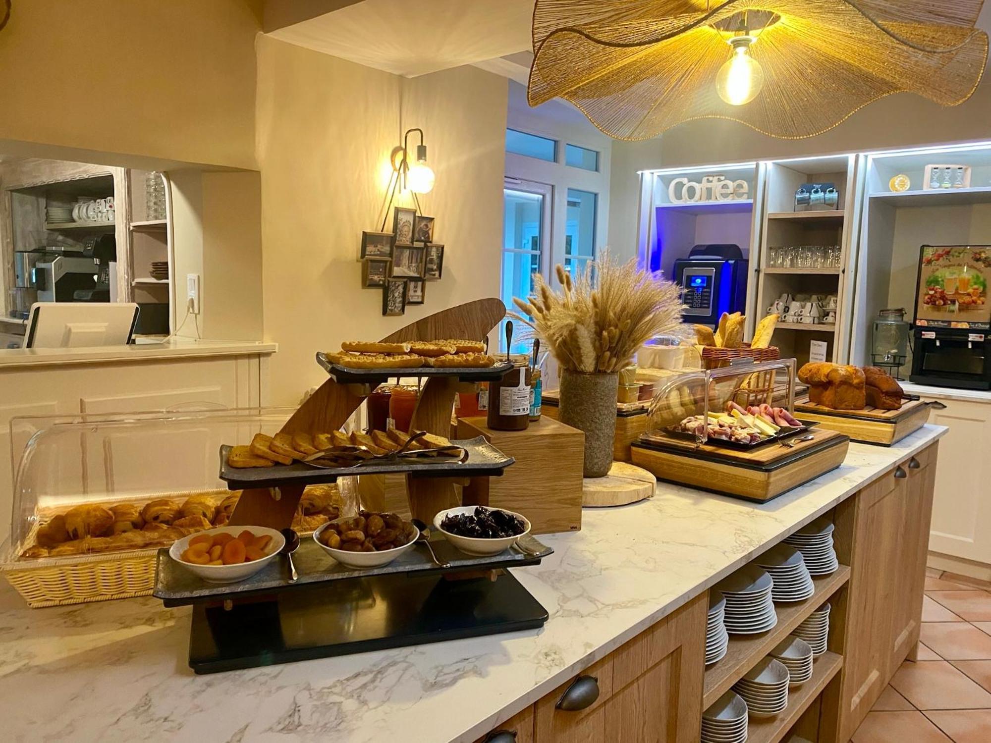 Logis Hotels - Hotel Restaurant Domaine Les Falaises 마텔 외부 사진